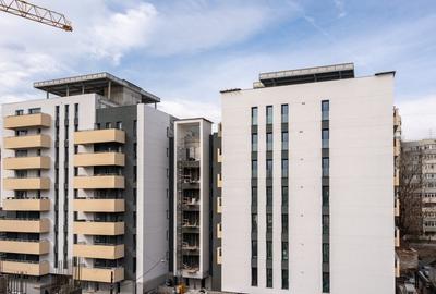 Apartament cu 4 camere decomandat în Victoriei
