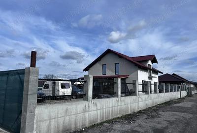 Casă cu 3 camere cu Teren 6000 Mp în Central