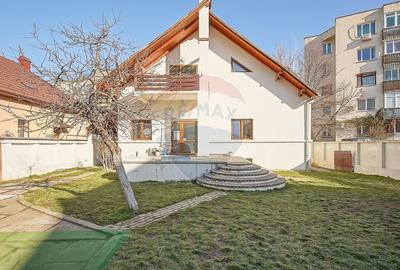 Casă cu 9 camere cu Teren 542 Mp în Centrul Civic - 3