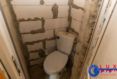 Spațiu comercial, de 40 mp, în Central - 8