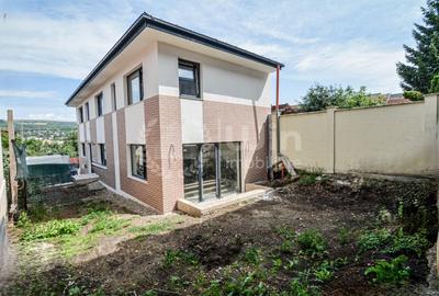 Casă individuală cu 5 camere în Gruia