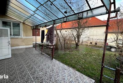 Casă cu 4 camere decomandat cu Teren 2500 Mp în Central - 2