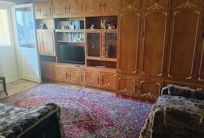 Inchiriez apartament cu 3 camere zona Faleza Nord - 1