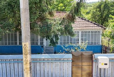 Casa  batraneasca cu 3 camere de vanzare in Icuseni Victoria Iasi - 1