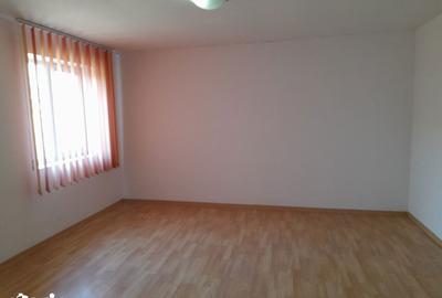 Casă cu 5 camere cu Teren 1238 Mp în Florica - 8
