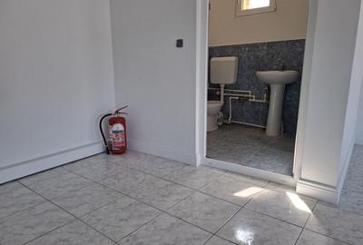 Spațiu comercial, de 70 mp, în Central - 3