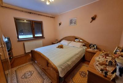 Parcul Nord- 3 camere decomandate, doua bai, etaj 3 - 5