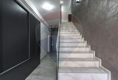 Apartament cu 3 camere decomandat, mobilat în Tractorul - 18