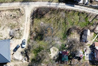 Teren de 2421 mp, în Mireșu Mare