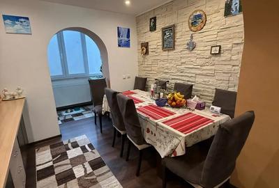 Vand apartament 2 camere etaj 1 - 3