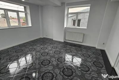 Spațiu comercial, de 250 mp, în Central - 4
