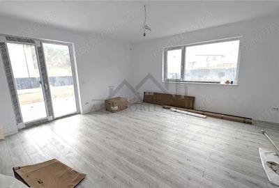 Casă cu 4 camere cu Teren 350 Mp în Vișani