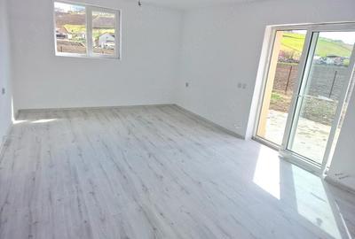 Casă cu Teren 10000 Mp în Căianu - 9