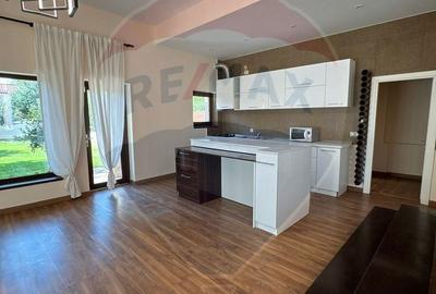 Casă cu 4 camere cu Teren 800 Mp în Central - 2