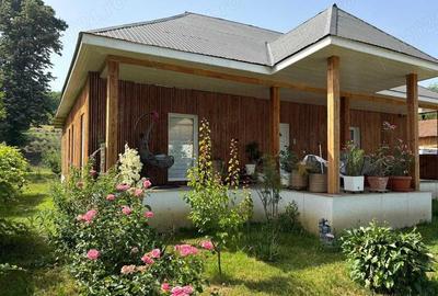 Casa renovata in stil occidental, cu planta?ie de lavanda! - 2