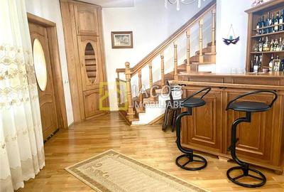 Casă individuală cu 6 camere cu Canalizare în 9 Mai - 1