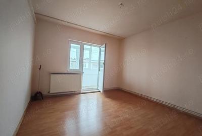 Apartament cu 3 camere decomandat în Găvana - 2