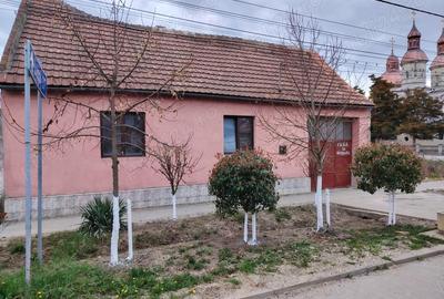 Casă cu 4 camere cu Teren 500 Mp în Central - 2