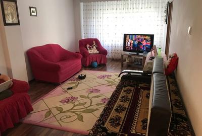 Apartament cu 3 camere decomandat, mobilat în Faleza Nord