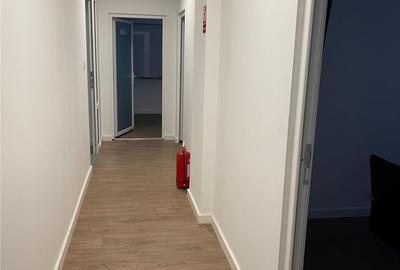 Spațiu comercial, de 200 mp, în Central - 8