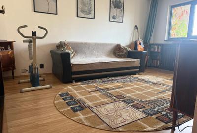 Apartament cu 3 camere decomandat în Tineretului