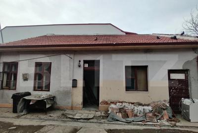 Casă cu 2 camere cu Canalizare în Semicentral