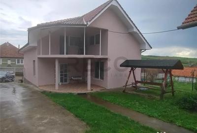 Casă cu 9 camere cu Teren 2600 Mp în Hotar - 10