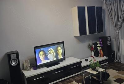 Apartament cu 3 camere decomandat în Viziru 3