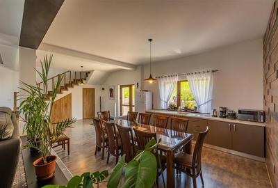 Casă individuală cu 12 camere în Bran