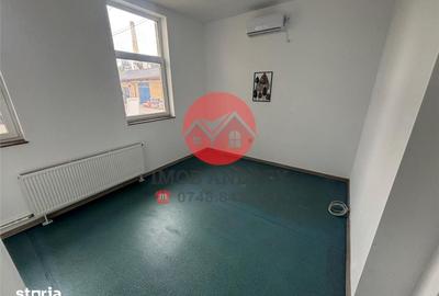 Casă cu 10 camere cu Teren 300 Mp în Central - 12