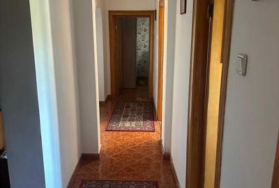 Apartament cu 3 camere decomandat în Central - 1