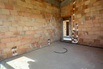 Casă cu 4 camere cu Teren 420 Mp în Săsar