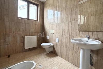 Casă cu Teren 211 Mp în Central - 12