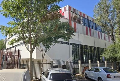 DE VANZARE Apartament cu 4 camere in zona 1 DECEMBRIE 1918 - 23