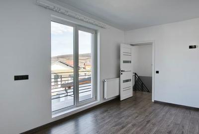 Casă cu 4 camere cu Teren 200 Mp în Livezeni - 5