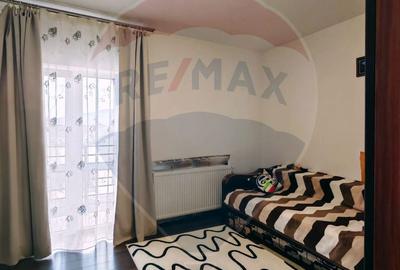 Casă cu 4 camere cu Teren 220 Mp în Sânpetru