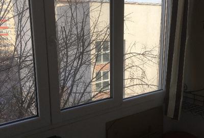 Apartament 3 camere, decomandat, Bd.Alexandru Obregia, sector 4 - 8