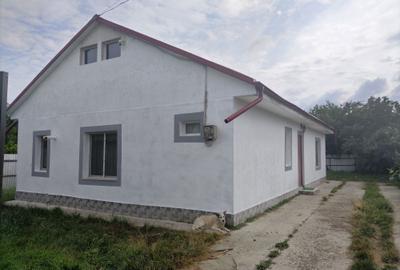 Casă cu 3 camere în Săucești - 2