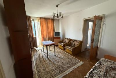 Apartament cu 3 camere semidecomandat, mobilat în Calea Severinului
