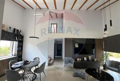 Casă cu 5 camere cu Teren 450 Mp în Central - 1