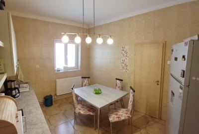 Casă individuală cu 5 camere cu Teren 347 Mp în Central - 12