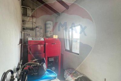 Casa / Vila cu 4 camere de vanzare - 4