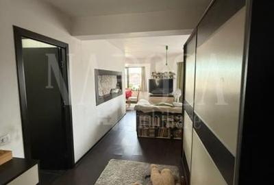 Apartament cu 4 camere semidecomandat în Florești