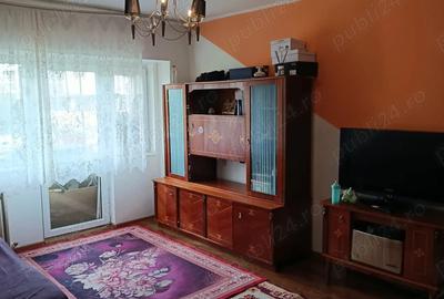 Inchiriez apartament cu 3 camere pe str.panselutelor ap 18 etaj 1 - 4
