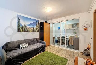 Apartament cu 2 camere semidecomandat, mobilat în Central