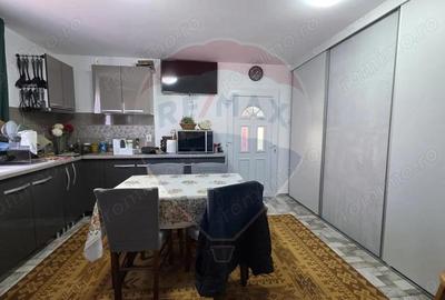 Casa / Vila cu 4 camere de vanzare - 4