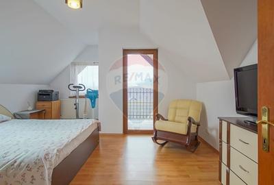 Casă cu 7 camere cu Garaj în Central - 33