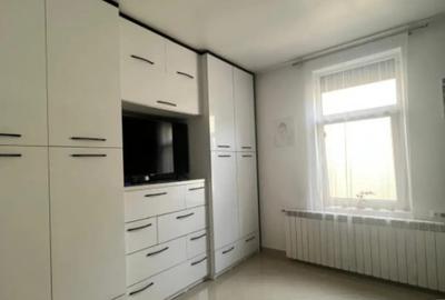 Casă cu 4 camere în Central - 1