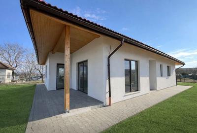 Casă cu 4 camere cu Teren 750 Mp în Jucu - 1