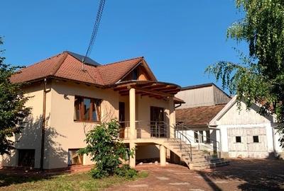 Casă modernizată, situată central, Sebeș – str. Surianu nr. 17 - 11